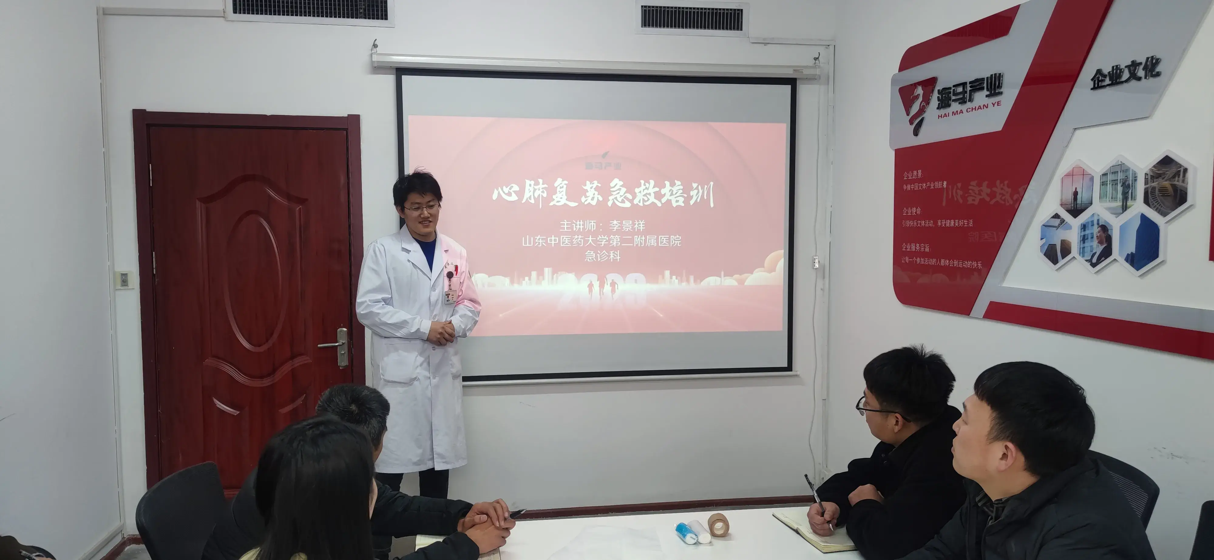 long8龙8组织进行心肺复苏急救培训